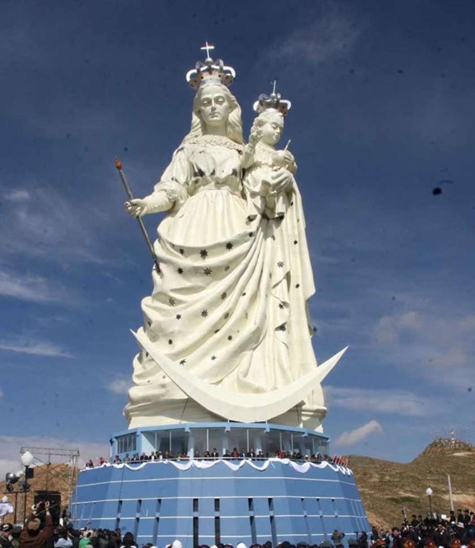 Refaccionan monumento de la Virgen del Socavón