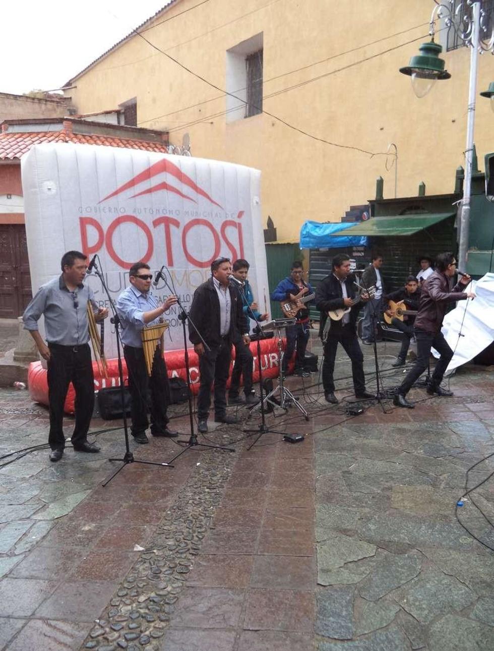 Campaña a favor de artista fue suspendida por la lluvia