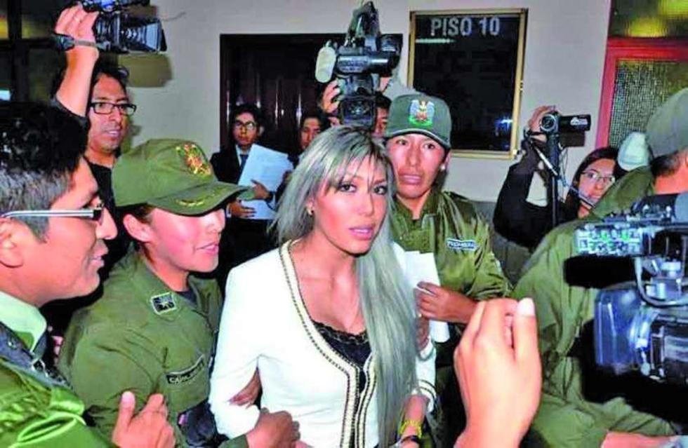 El Gobierno relaciona las fotos de la exnovia de Evo con un complot