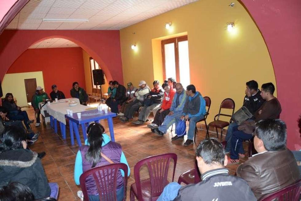 Trabajadores de la prensa analizan plan de vivienda
