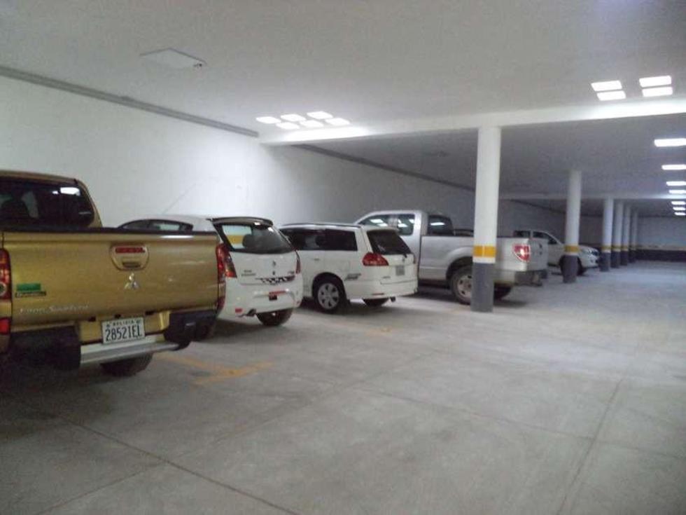 Alcaldía habilita área de parqueo de vehículos en parque 10 de Noviembre