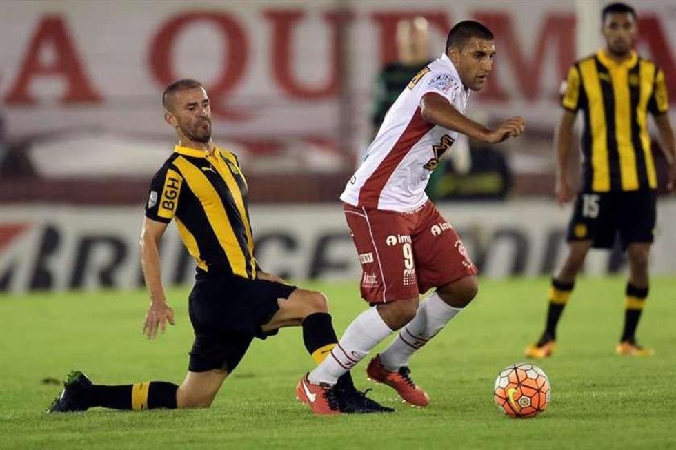 Peñarol queda eliminado tras empatar 0-0 ante Huracán