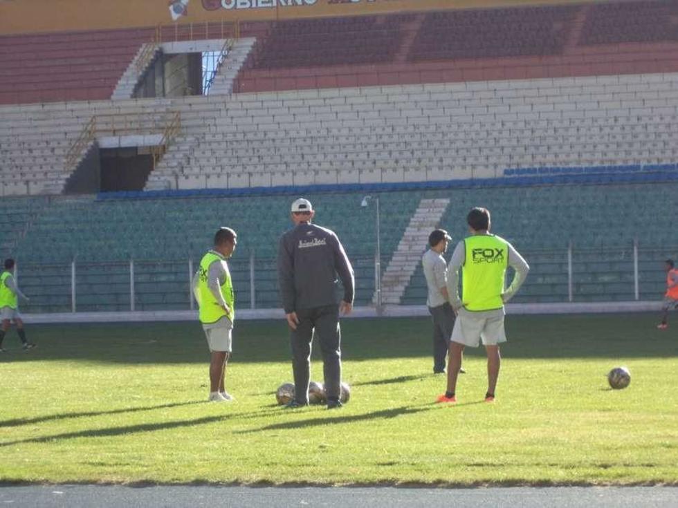 Nacional trabaja en jugadas a balón parado