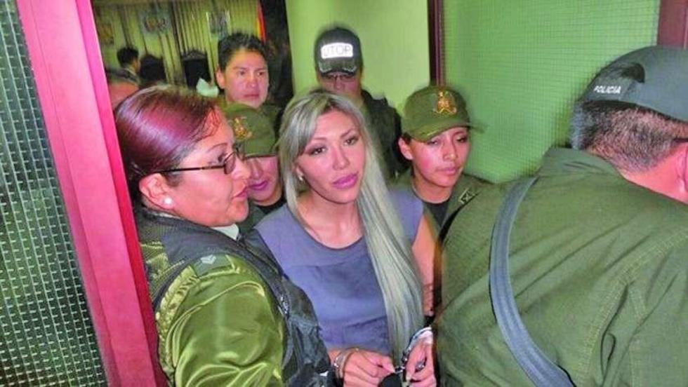 Zapata dice que presentó a su hijo y pide a Evo que lo proteja