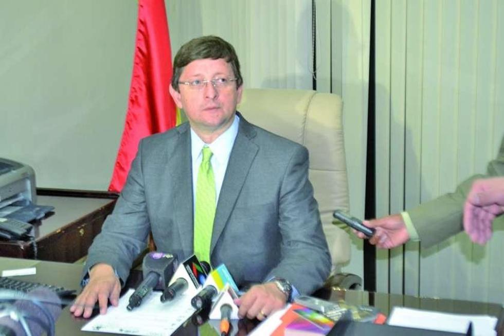 La oposición demanda a Álvaro García Linera por once interinatos