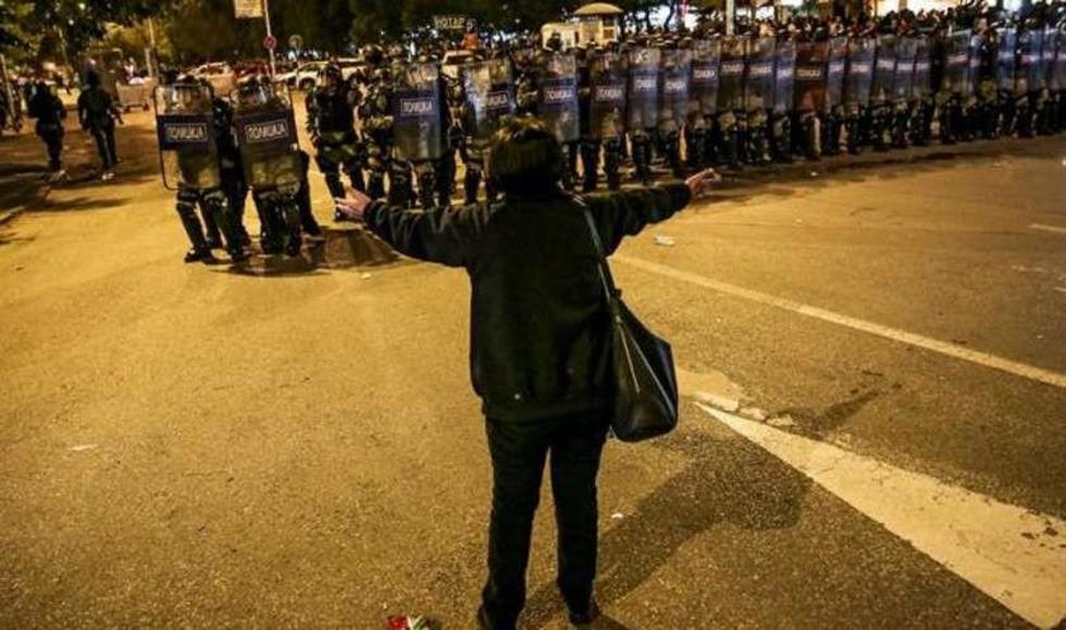 Macedonia disuelve a su Parlamento y hay protestas