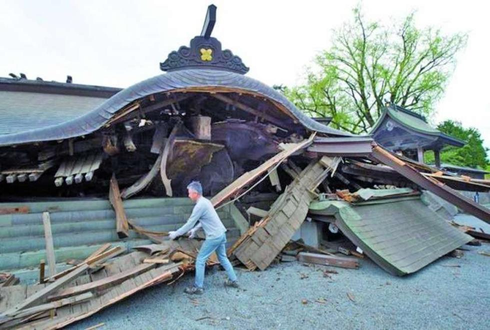 Otros terremotos dejan 30 personas muertas en Japón