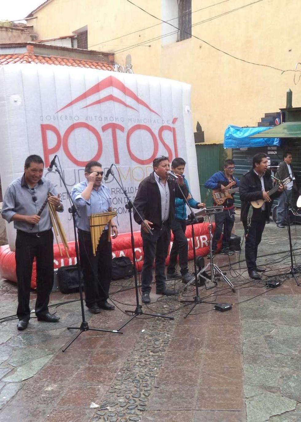 Artistas reinician la cruzada a favor de músico potosino