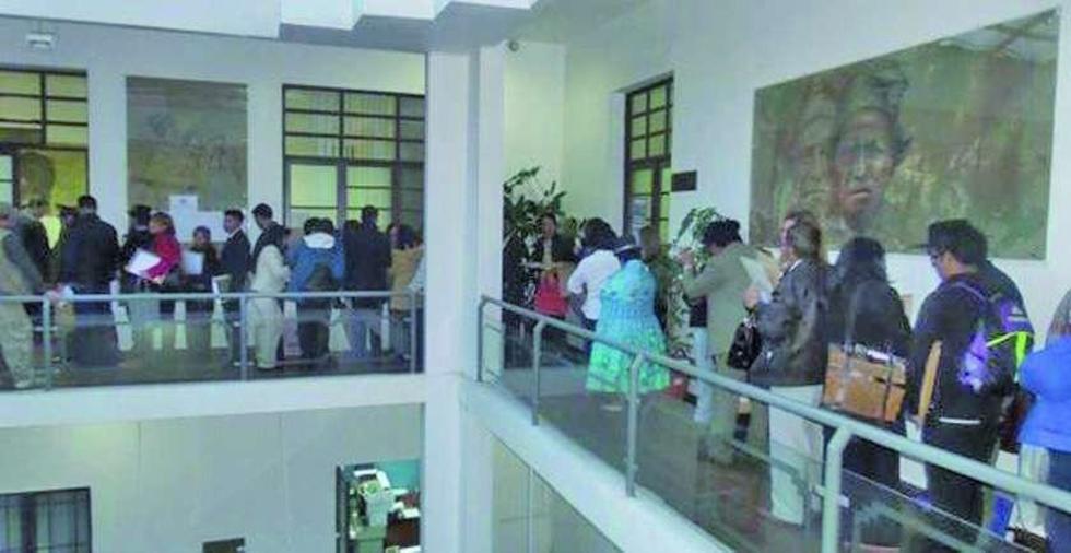 Hay más de 150 postulantes para la Defensoría del Pueblo