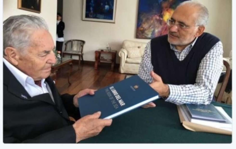 Carlos Mesa reconoce al prócer defensor de aguas "Silala"