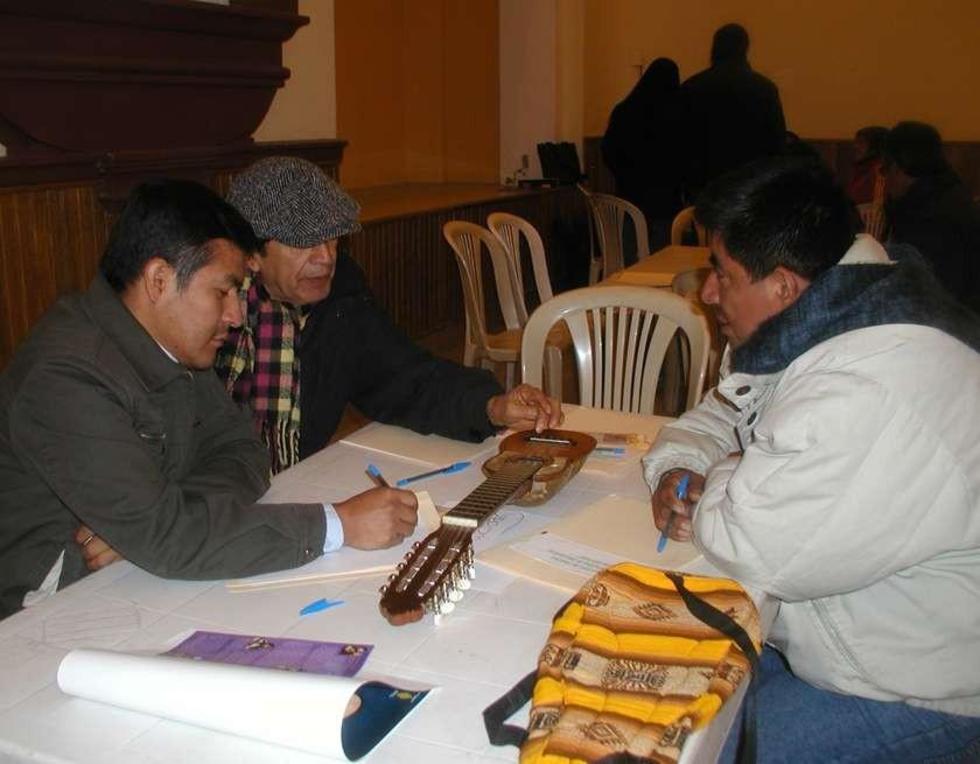 El encuentro de investigadores del charango prevé cuidar el patrimonio
