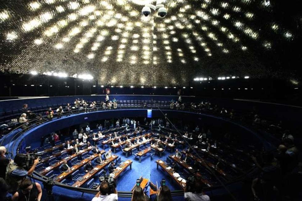Senado da el primer paso hacia el juicio político para Rousseff
