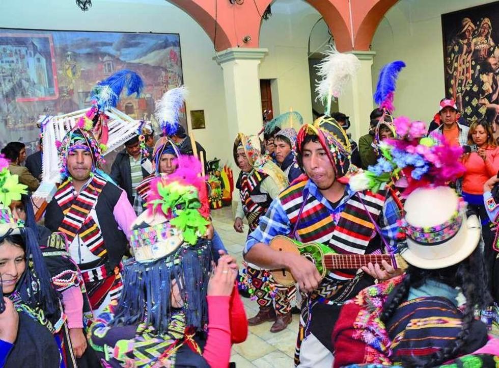 Invitan asistir a la Fiesta de la Cruz