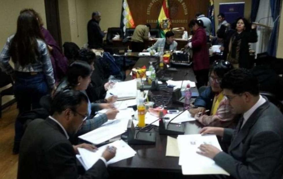 Hay 13 candidatos a la Contraloría