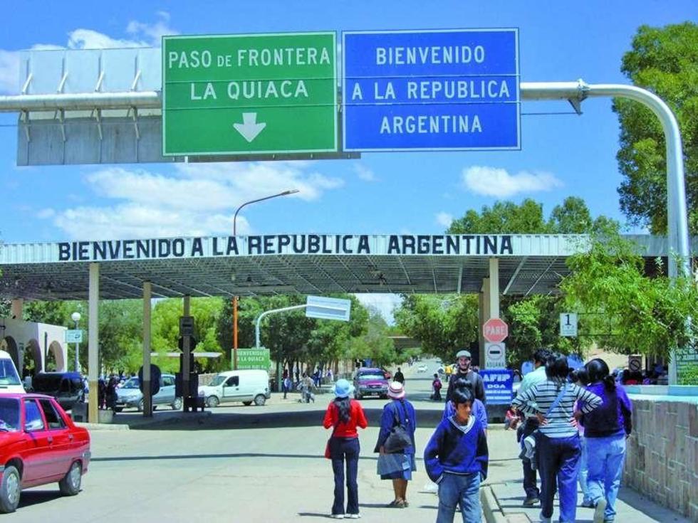 Cancillería frena paro de Villazón y cierre del puente internacional