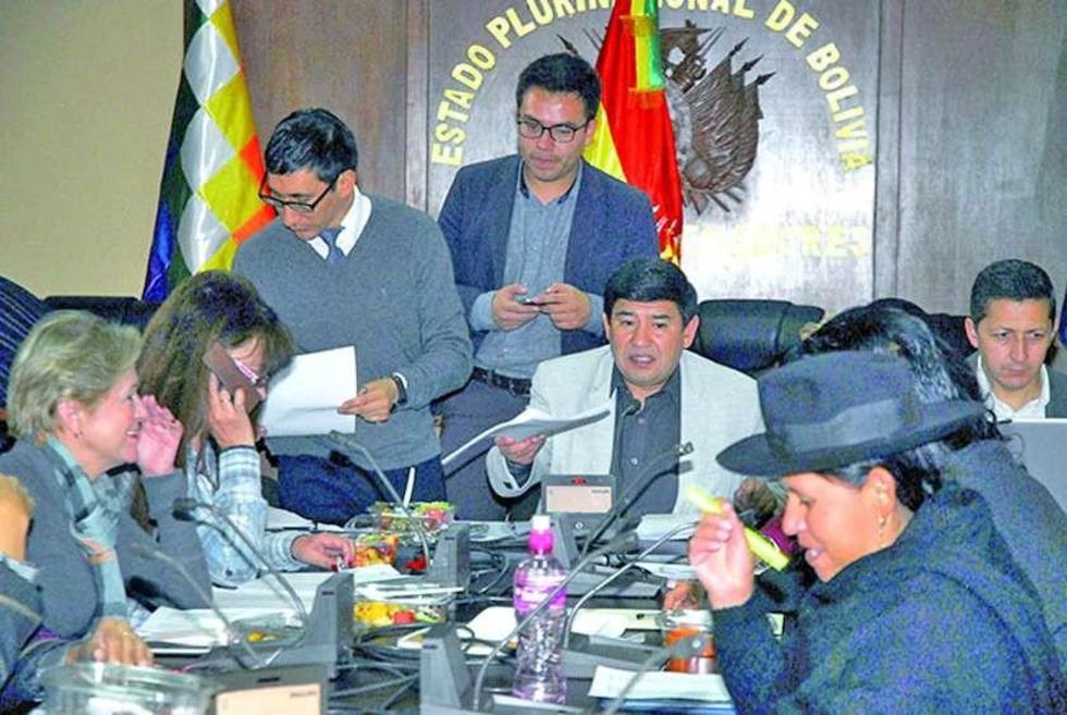 Habilitan a 27 mujeres y a 31 hombres para la Defensoría del Pueblo