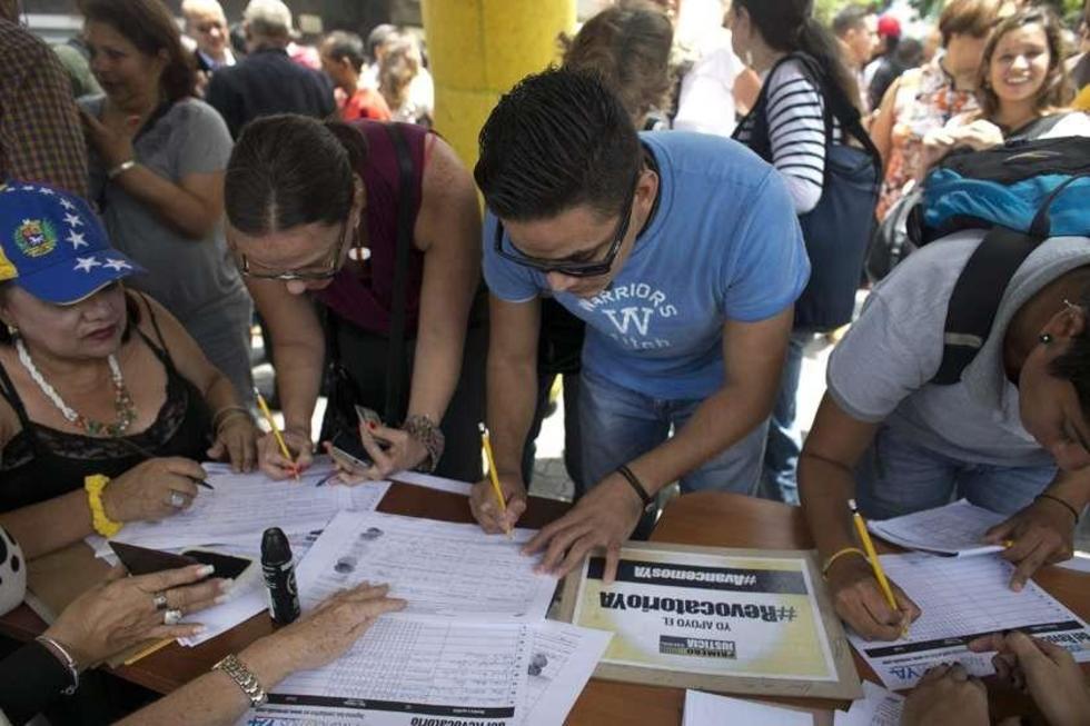 Venezuela: logran más de 1 millón de firmas para pedir un referendo