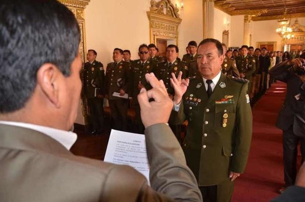 Comandante policial jura con el compromiso de ejercer un mayor control