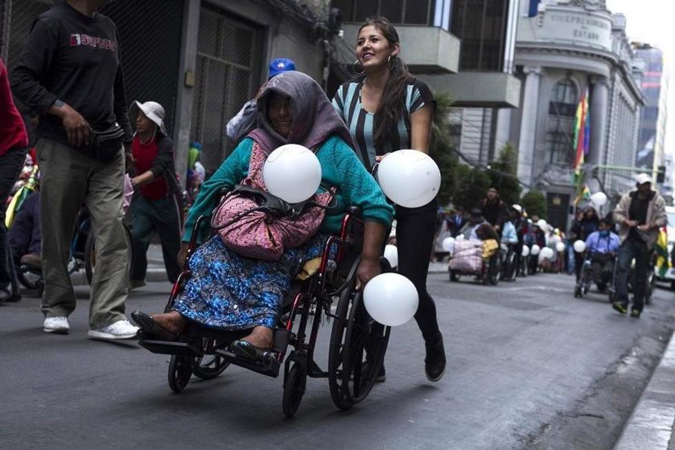 Discapacitados reciben apoyo y aplausos de los ciudadanos