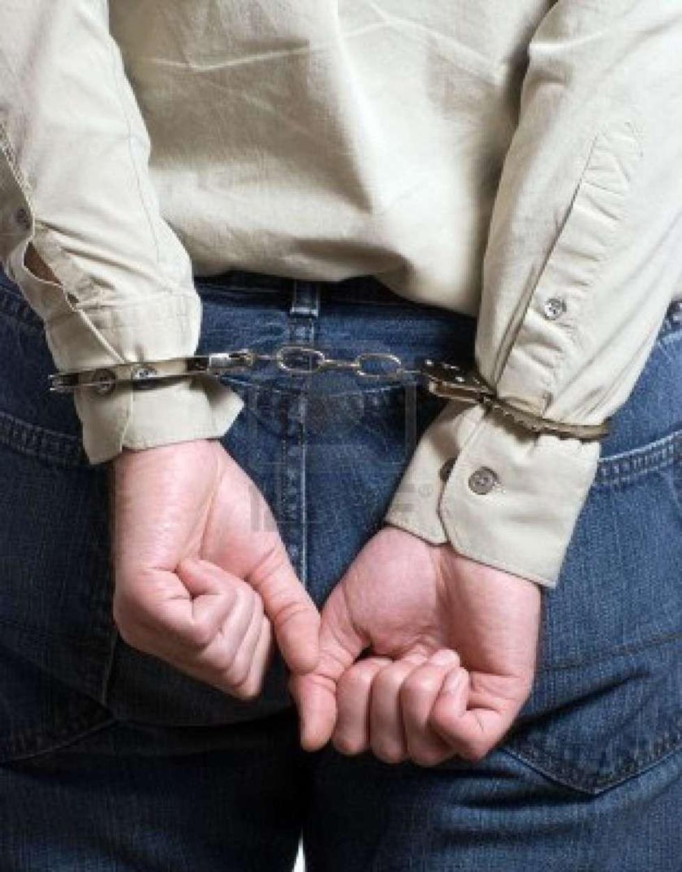 Capturan a un profesor por hacer toques obscenos