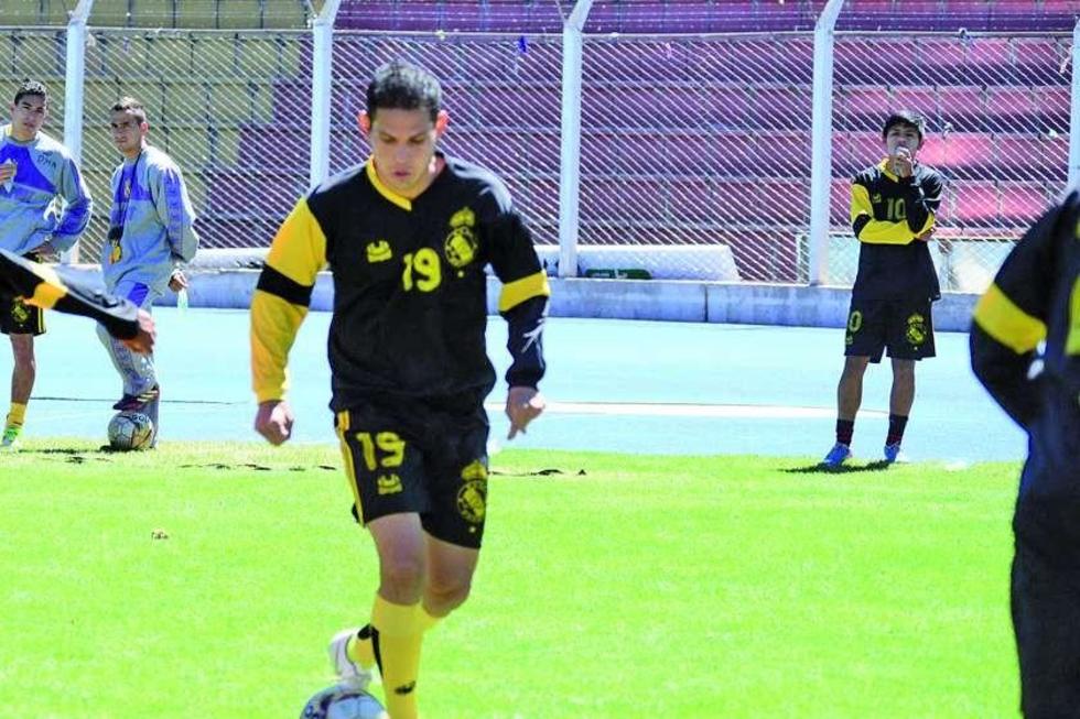 Lilas tienen a tres jugadores en capilla por amarillas