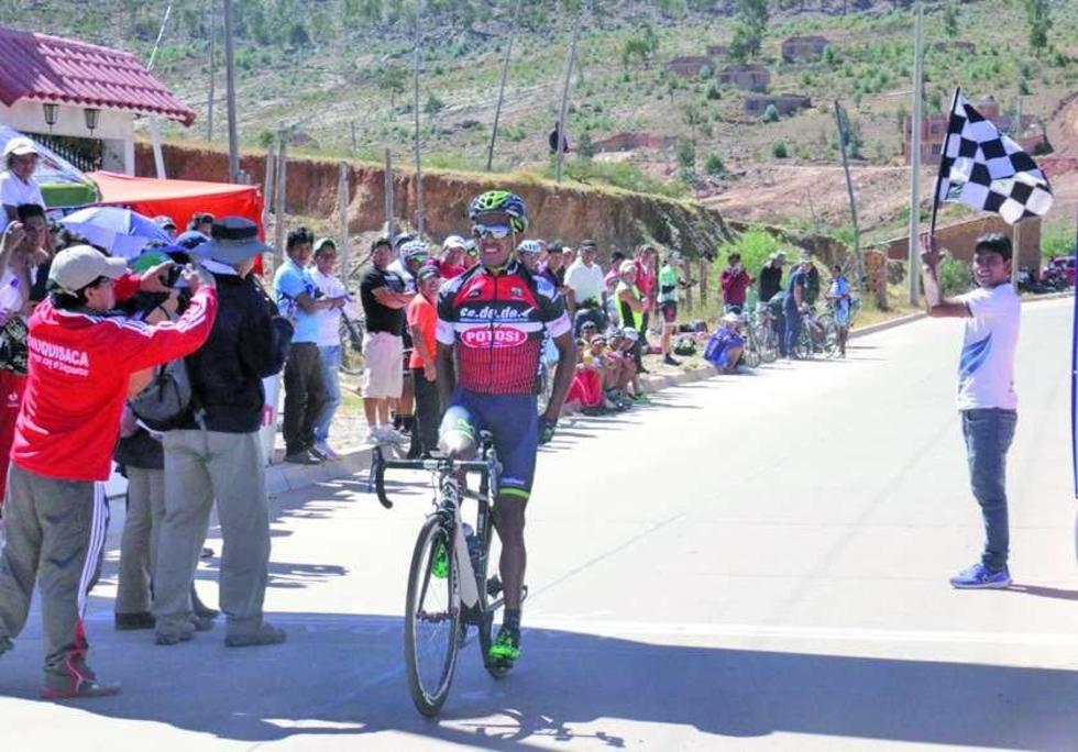 Óscar Soliz se impone en nacional de ciclismo