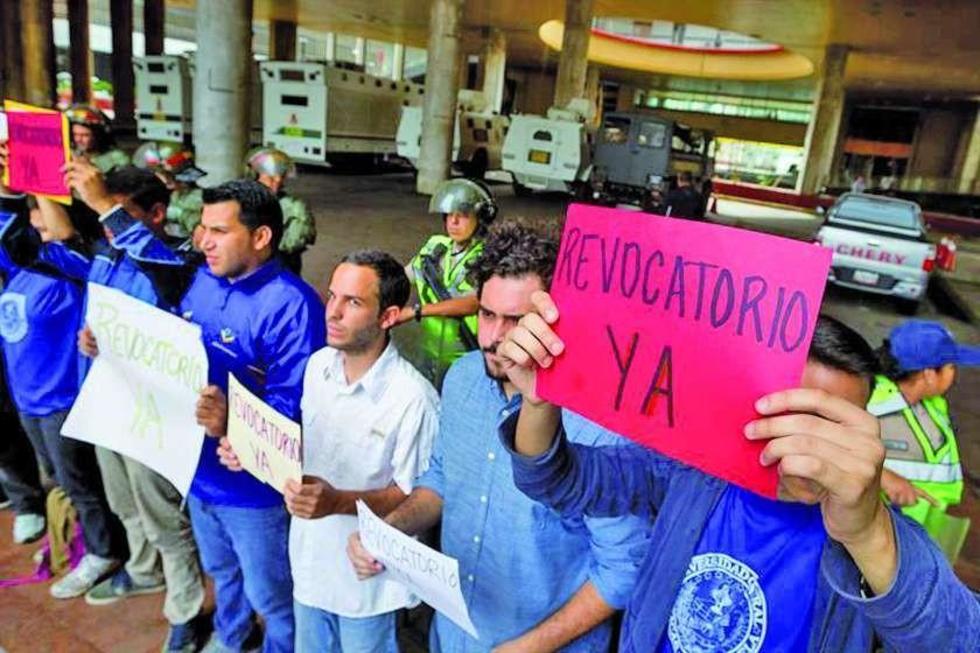 Opositores anuncian presiones  por el revocatorio en Venezuela
