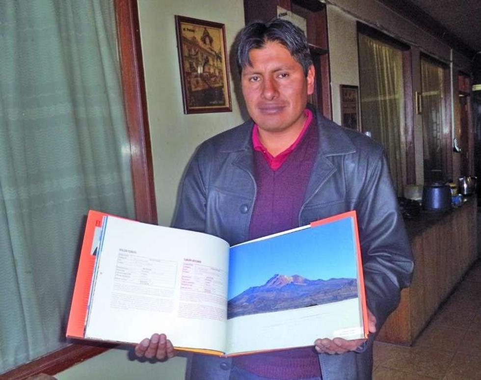 Sale un lujoso libro de fotografías e información de paisajes del sudoeste