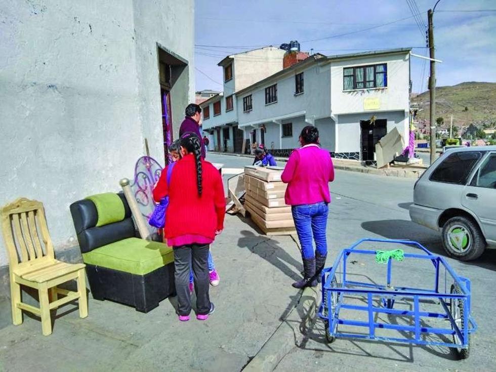 Venden en la calle pese a prohibición  