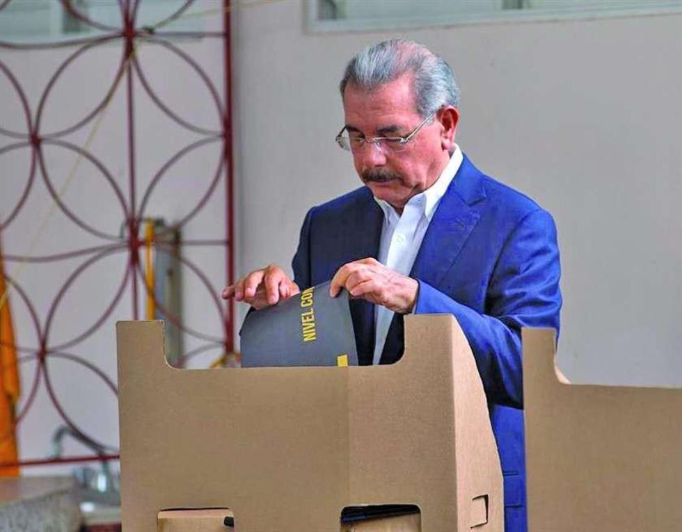 Danilo Medina lidera la votación presidencial en República Dominicana