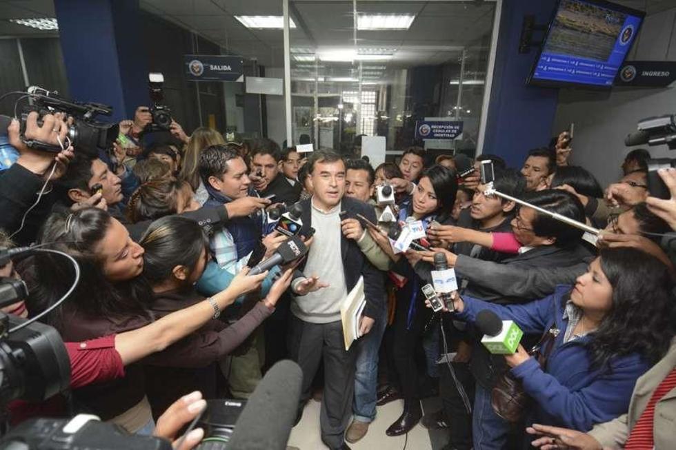 El ministro Quintana entrega pruebas y pide seriedad ante chats