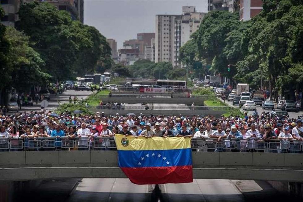 La oposición exige acelerar el revocatorio de Maduro