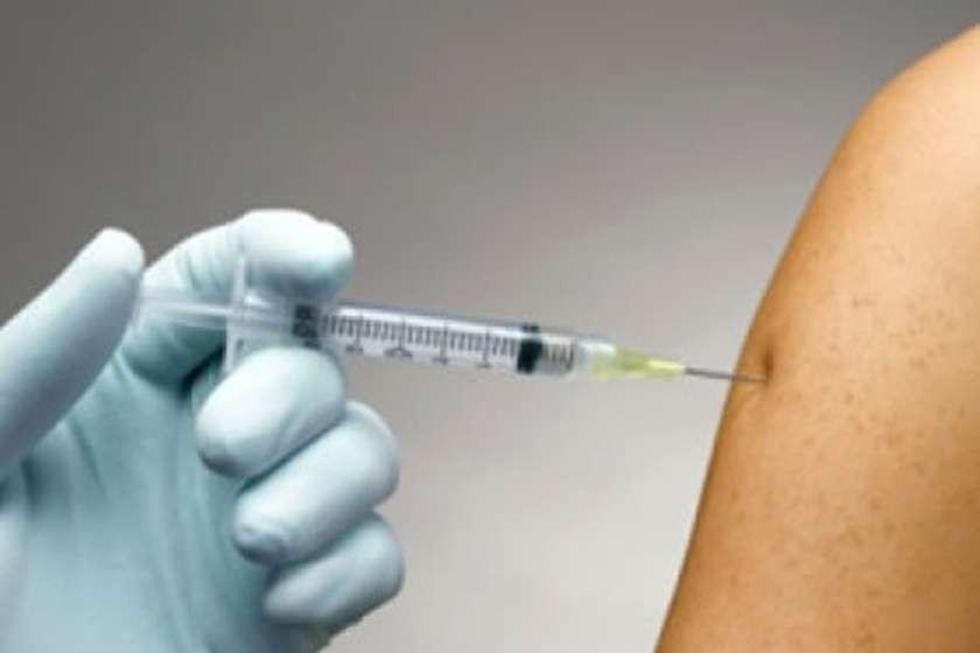 Aplican la vacuna contra la influenza