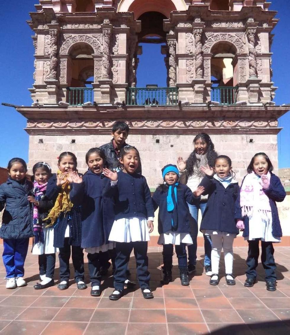 Niñas asisten a campaña de sensibilización turística