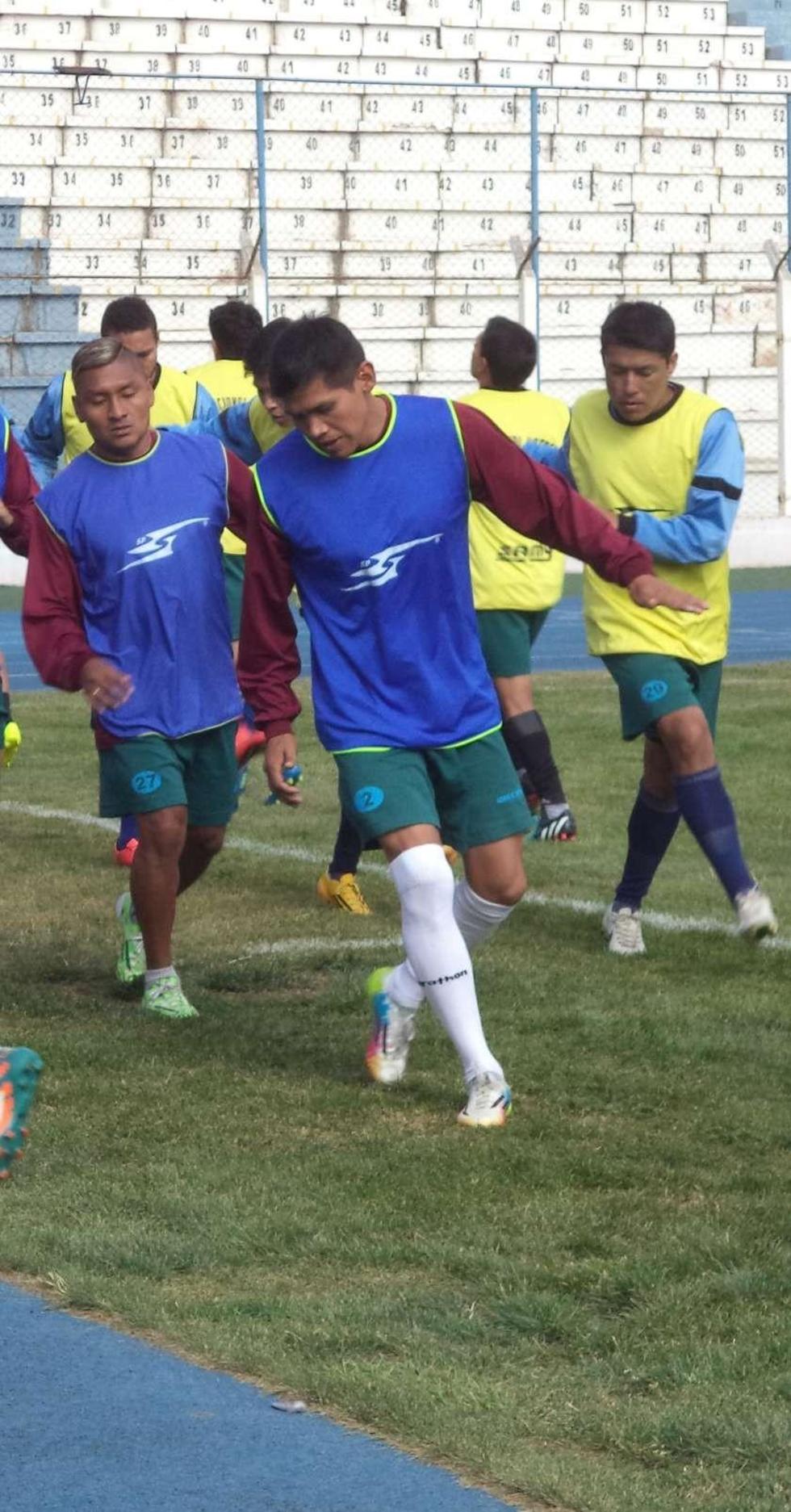 La banda roja recupera a Lora y a Torrico para el partido de hoy