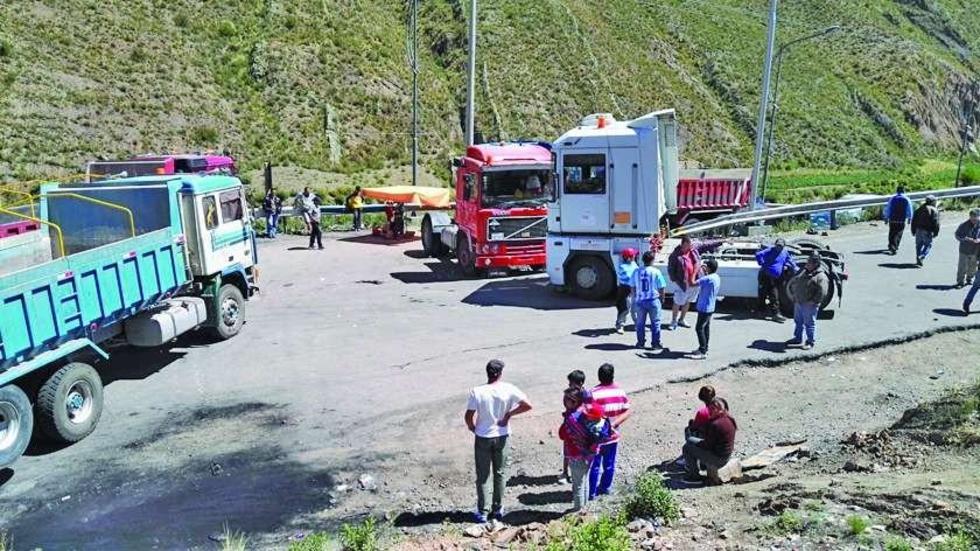 El transporte pesado retomará el bloqueo de caminos en el país