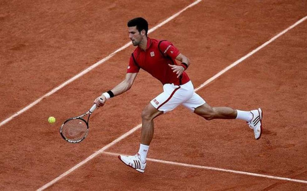 Djokovic avanza a los octavos de final de Roland Garros 