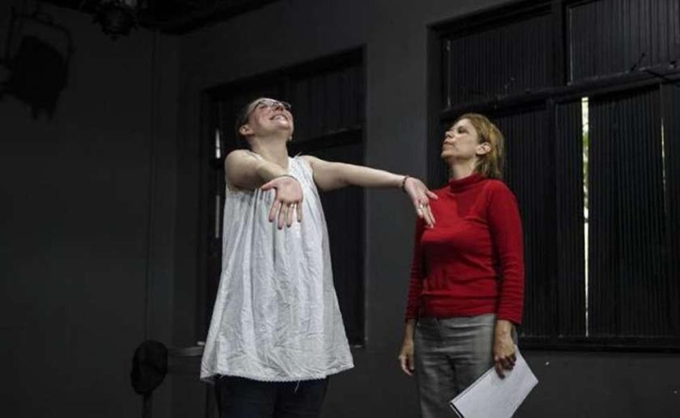 Profesora promueve el teatro en las cárceles