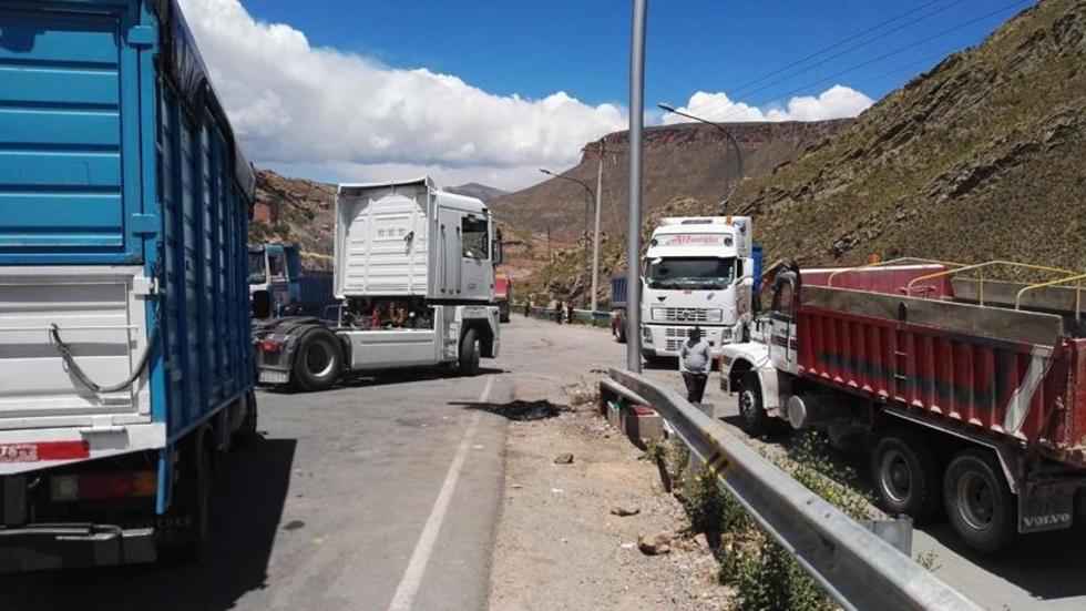 Inician el bloqueo de carreteras exigiendo el cambio impositivo