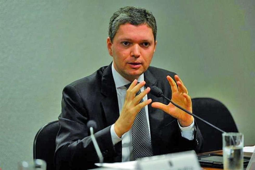 Renuncia en Brasil el ministro anticorrupción por el caso Petrobras