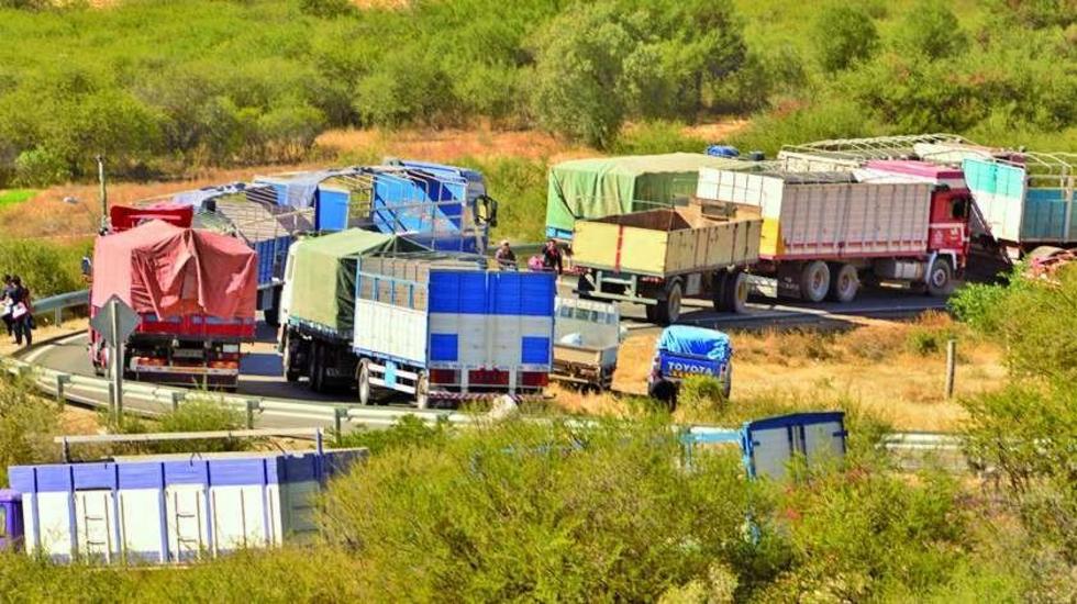 Seis movilizaciones paralizan el país en busca de una solución