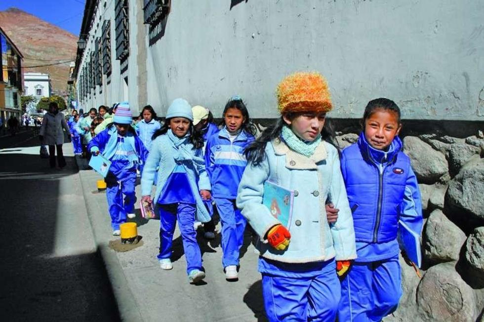 Piden tolerancia en el horario de entrada a escuelas por el frío