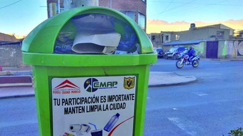 EMAP no recoge basura de los papeleros