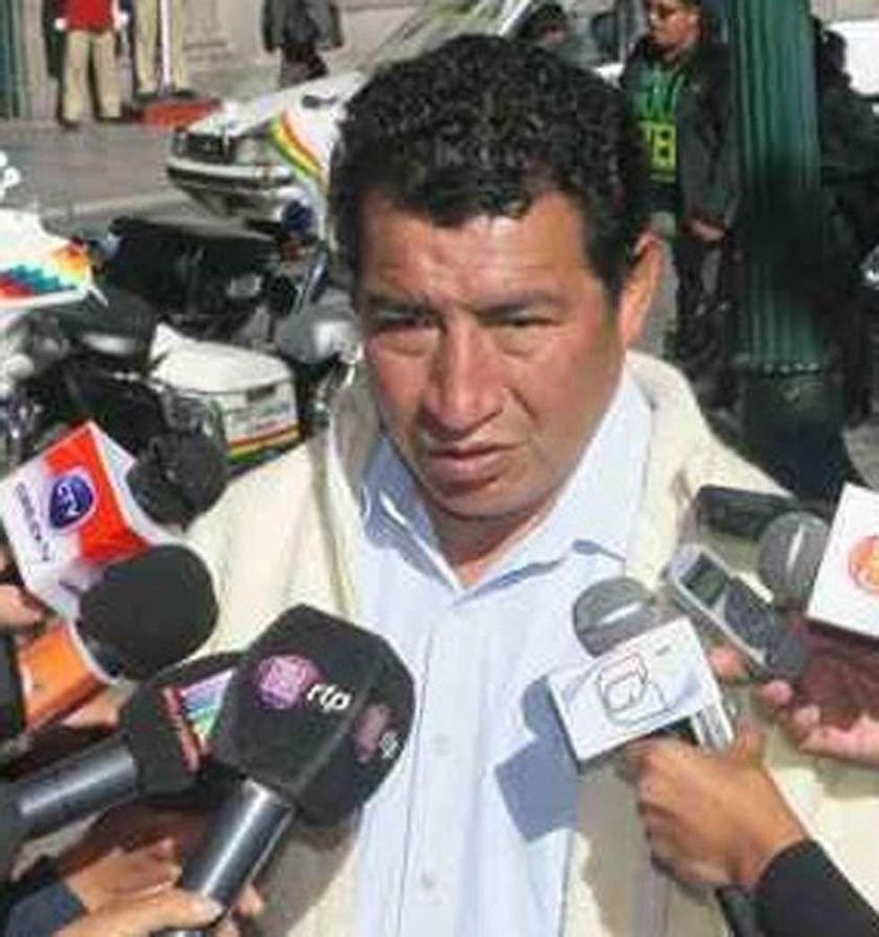 Borda: “Constitución es una especie de traje del Estado”