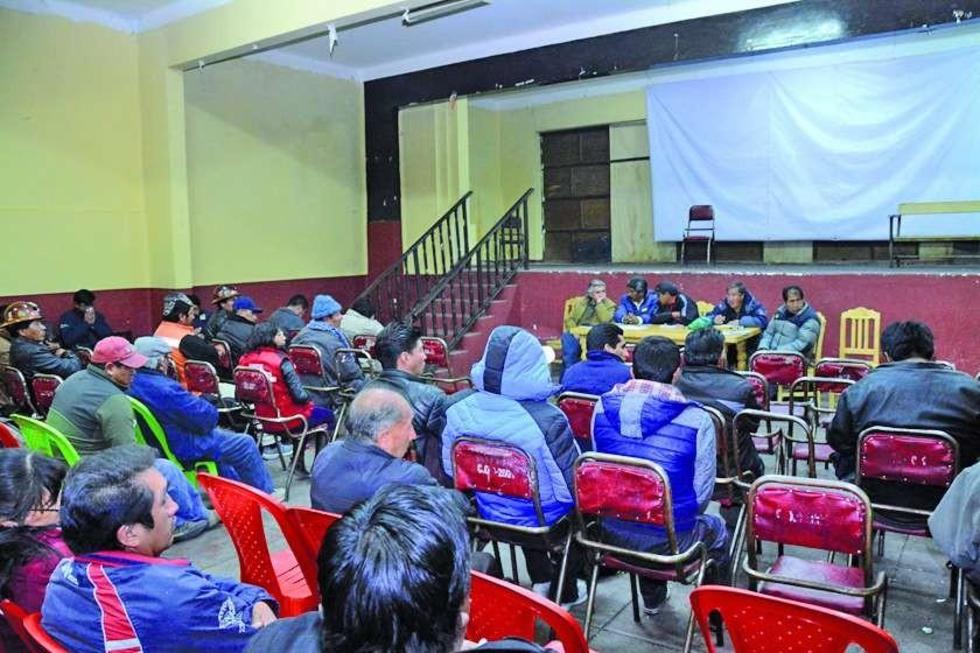 Trabajadores deciden ganar las calles el miércoles 8