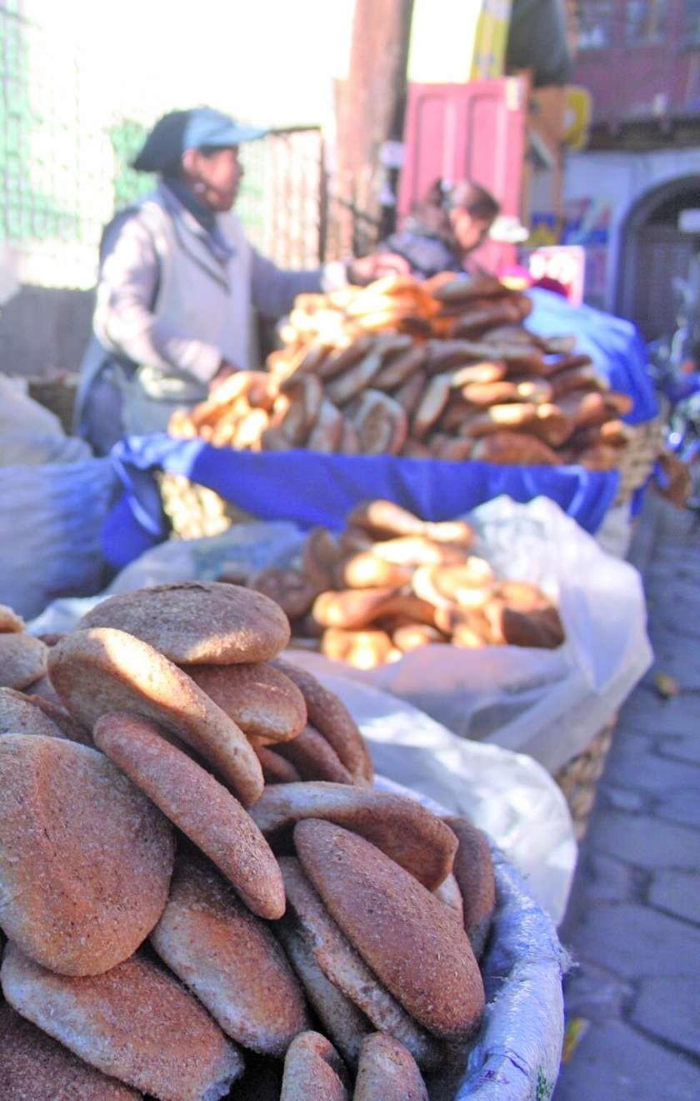 Panaderos se quejan por aumento de los insumos