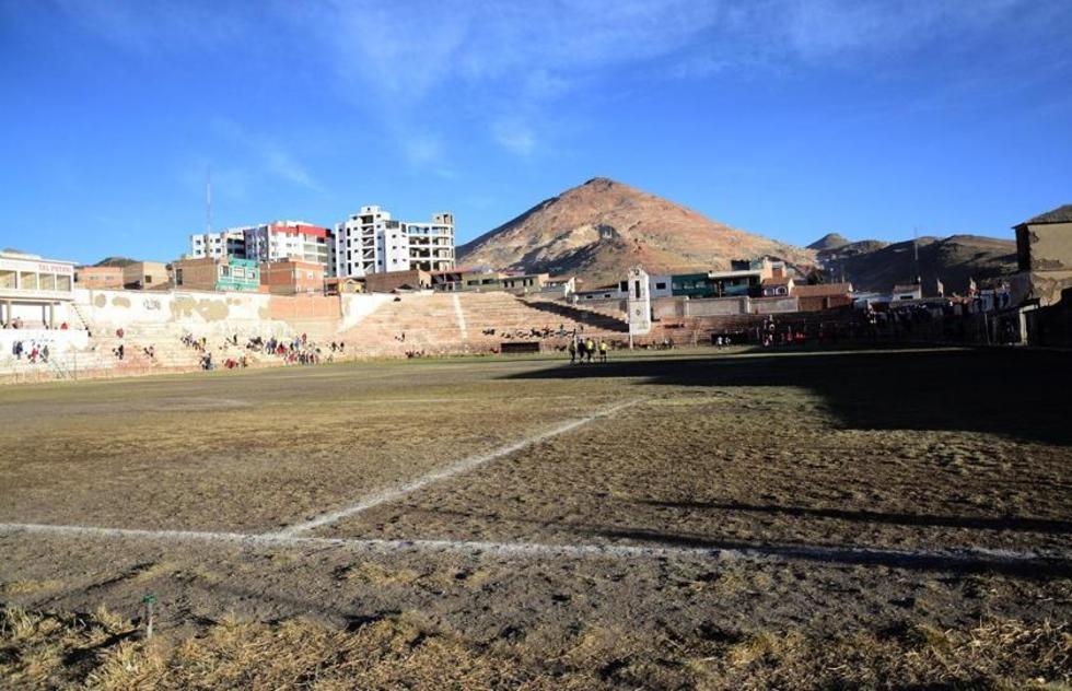 AFP necesita Bs 600 mil para cambiar el césped del estadio  