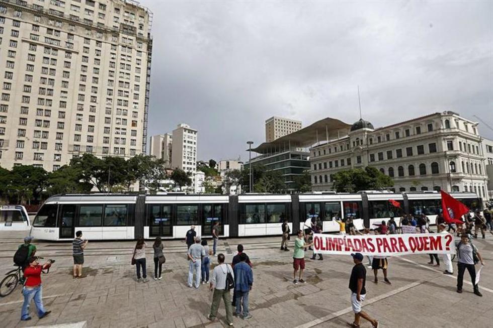 Río inaugura tranvía a meses de los Juegos