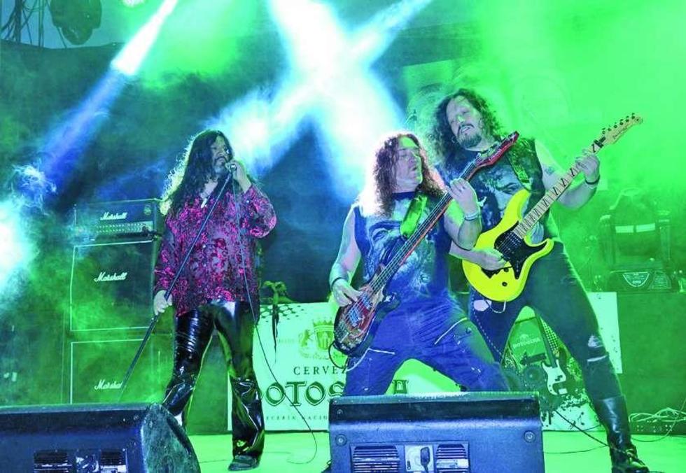 José Andrea hace cantar a Potosí en concierto