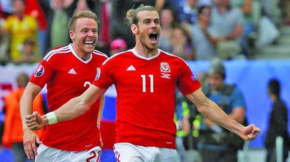 Bale y Robson Kanu firman el histórico triunfo de Gales